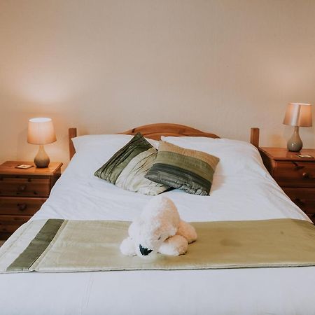 The White Bear Bed and Breakfast Devizes Exterior foto