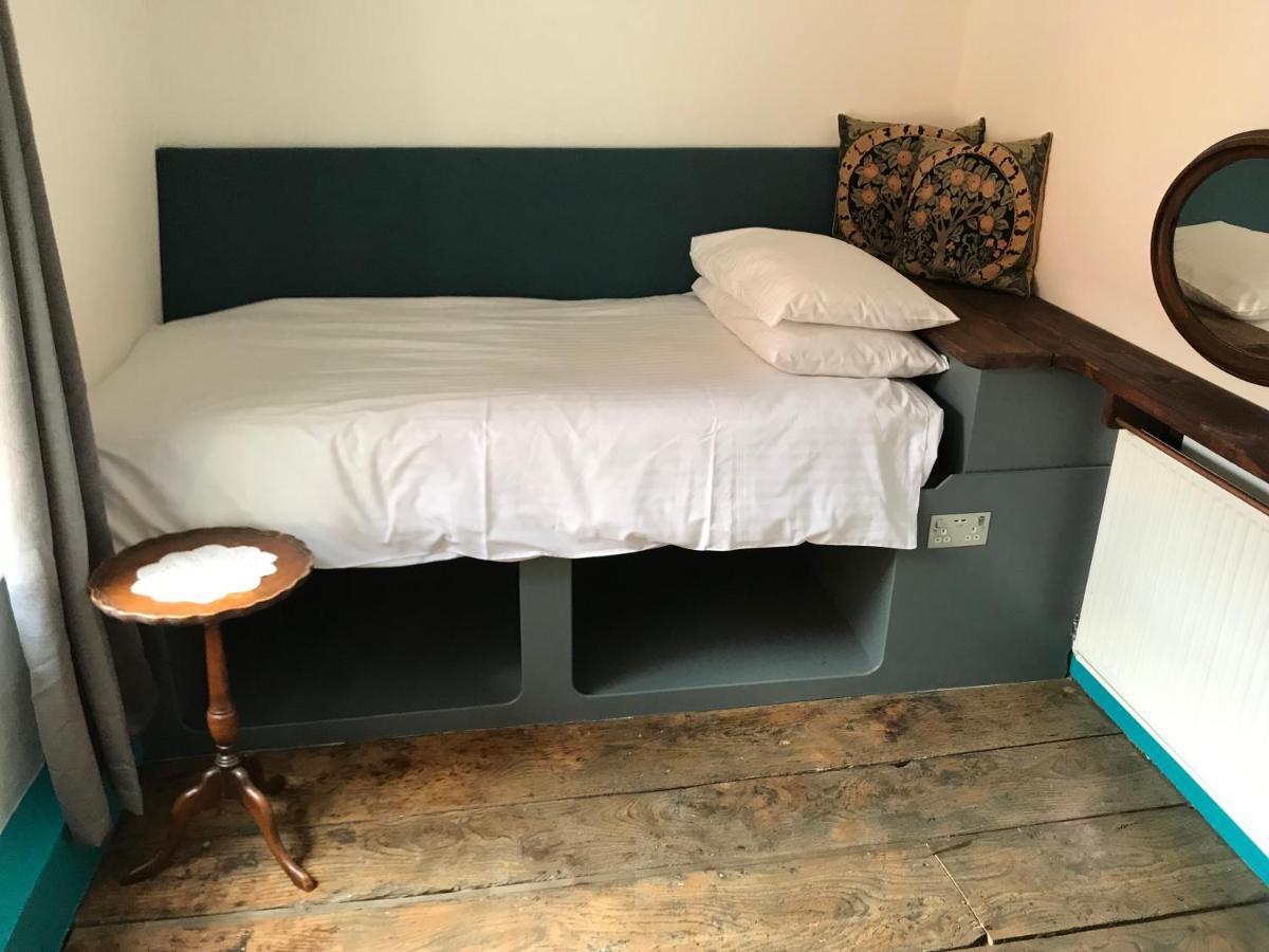 The White Bear Bed and Breakfast Devizes Exterior foto