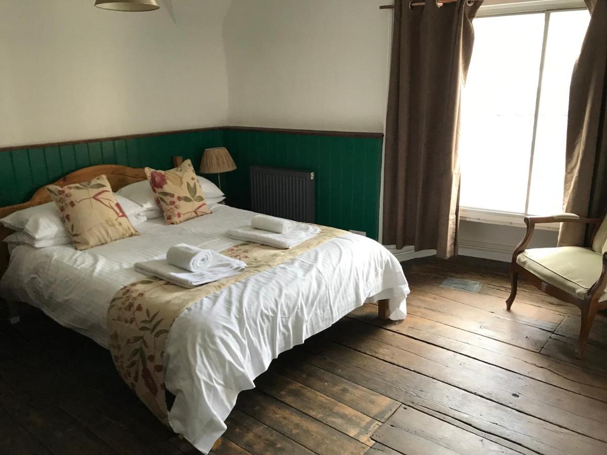 The White Bear Bed and Breakfast Devizes Exterior foto